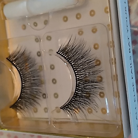 Battington False Eye Lashes - Picture 2 of 3